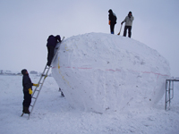 雪のランドアート制作風景